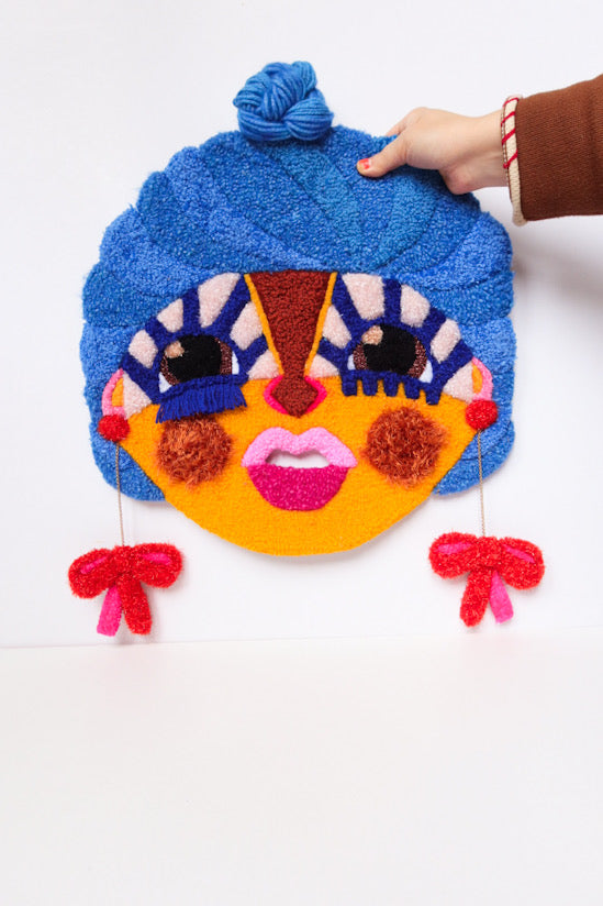 Lise For Alvor - Blå, Gul, Brun, Rød & Lyserød - Plakat af Håndlavet Tuftet Maske