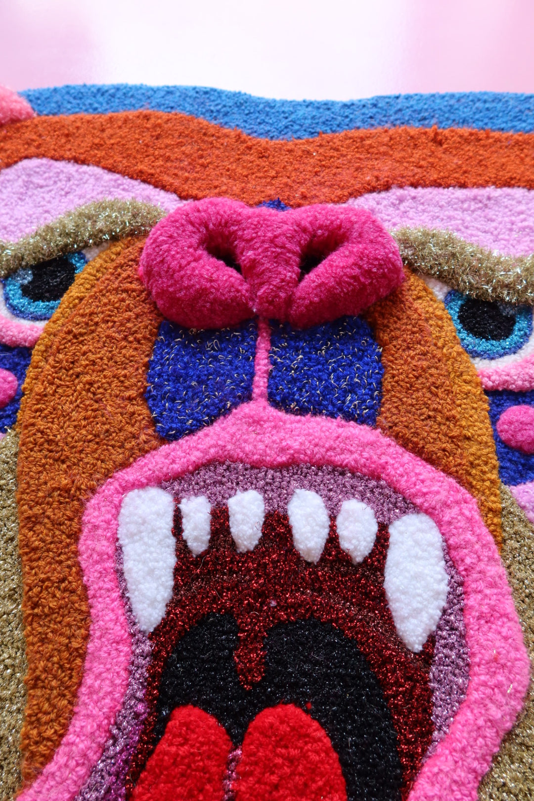 Bear - Tekstilmaske i Blå, Pink, Brun & Guld