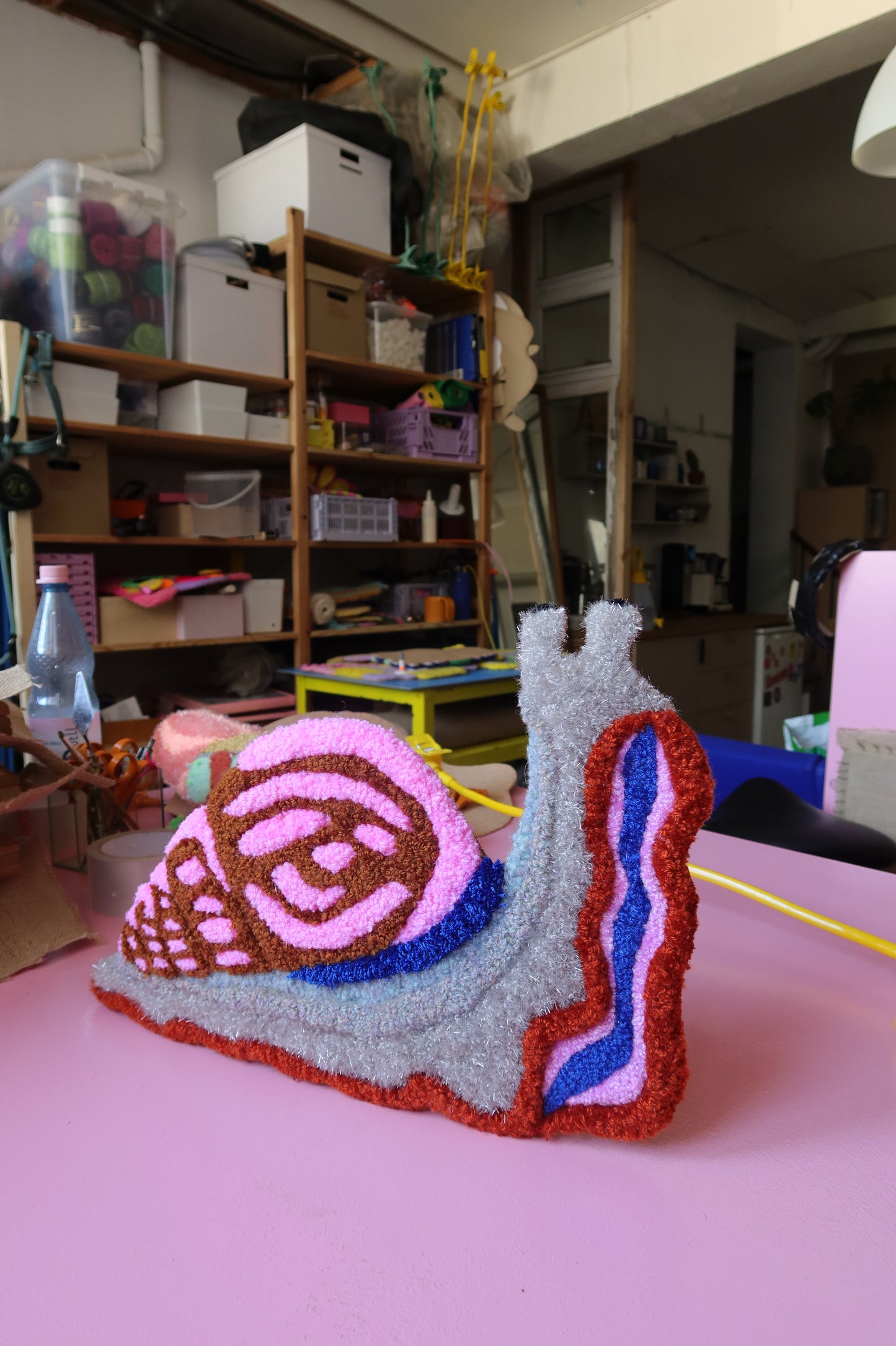 Snegl - Tekstilkunst i Perlemor, Brun, Blå & Pink