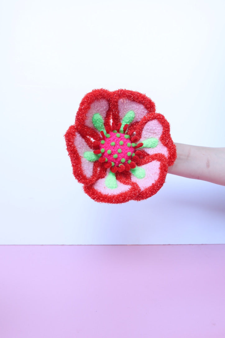 Lyserød, Rød & Grøn Blomst Skulptur - Formbar Tekstilkunst
