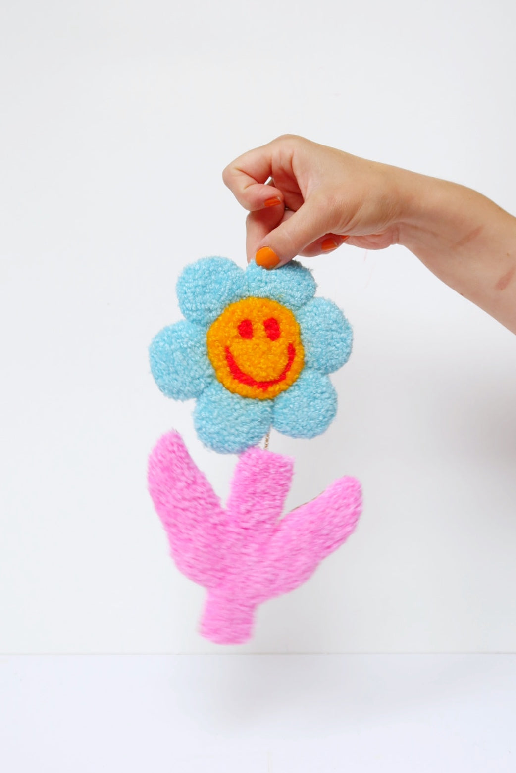 Stor Smiley Face Blomst - Lyseblå, Gul & Pink Tekstilkunst