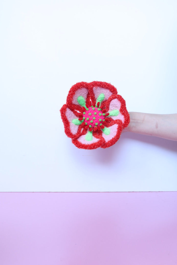 Lyserød, Rød & Grøn Blomst Skulptur - Formbar Tekstilkunst