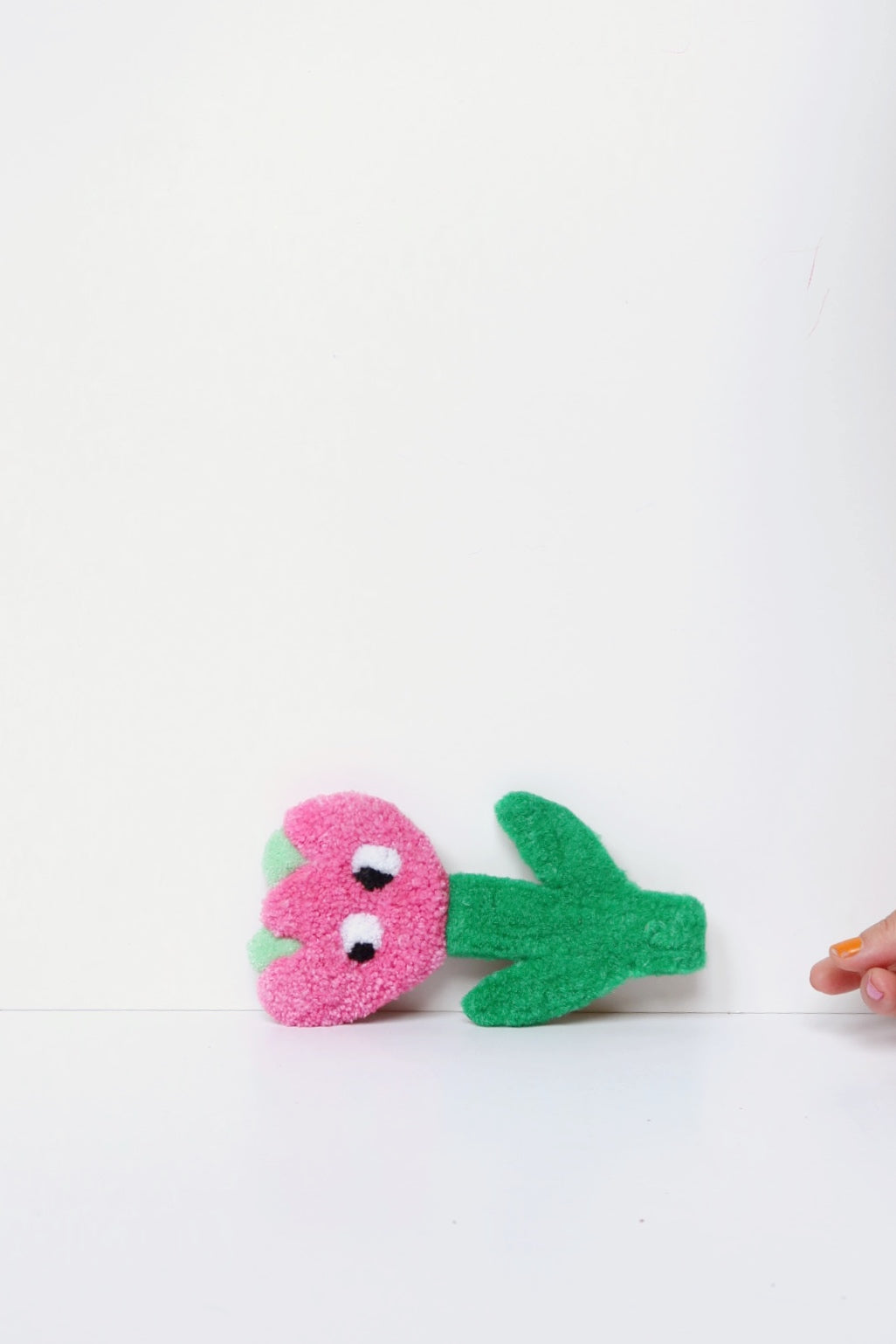 Blomst med Øjne - Lyserød & Grøn Tekstilkunst