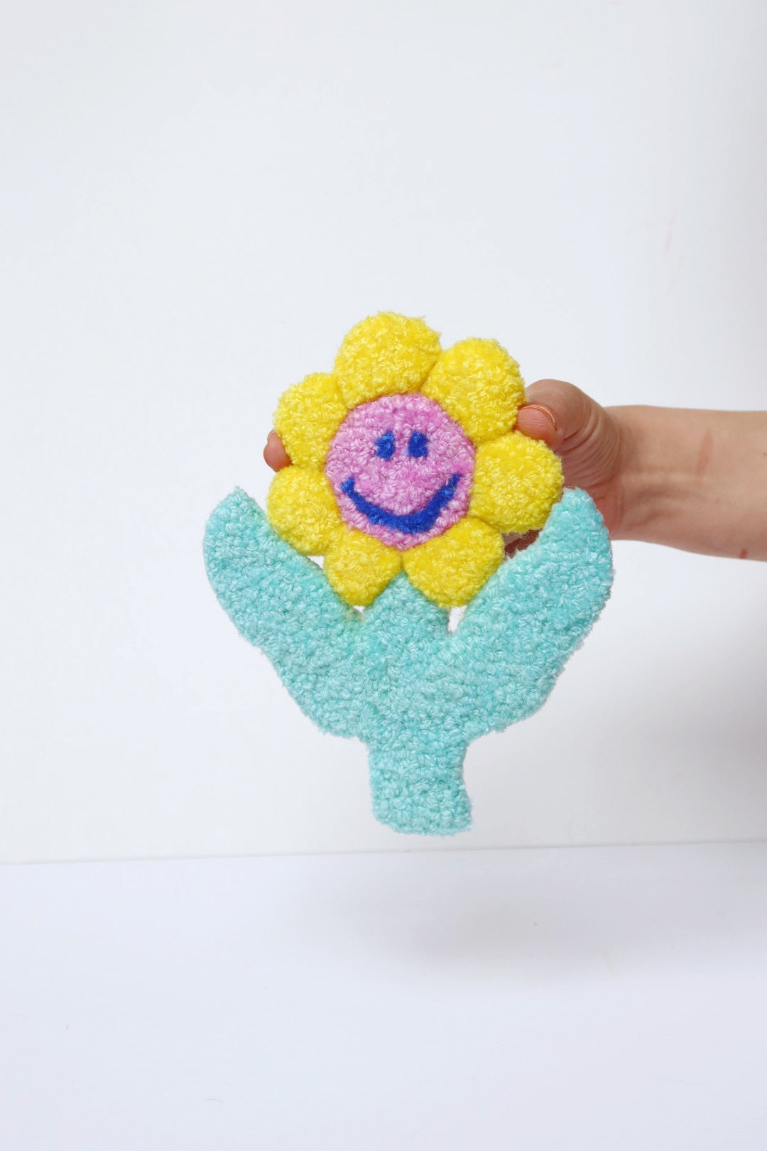 Smiley Face Blomst - Gul, Lyserød & Lyseblå Tekstilkunst