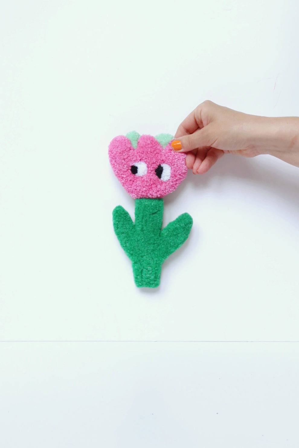 Blomst med Øjne - Lyserød & Grøn Tekstilkunst