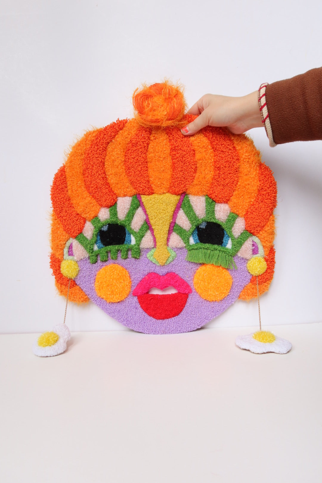 Lise For Sjov - Orange, Grøn, Lilla & Gul - Plakat af Håndlavet Tuftet Maske