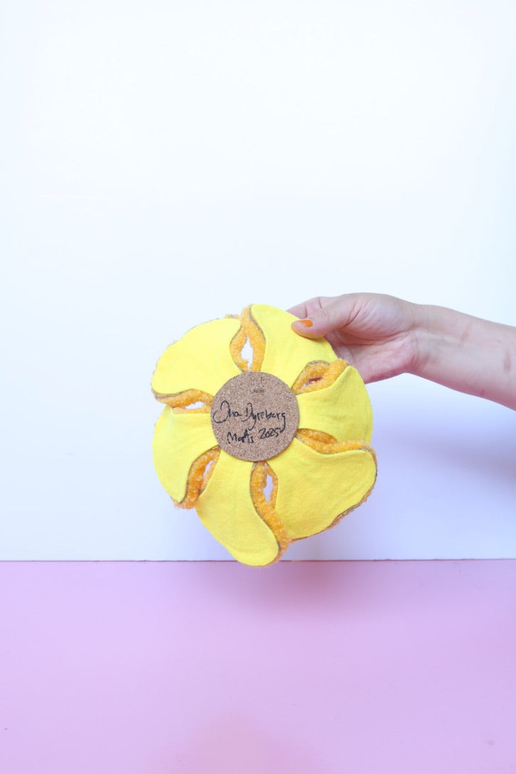 Gul Blomst Skulptur - Formbar Tekstilkunst