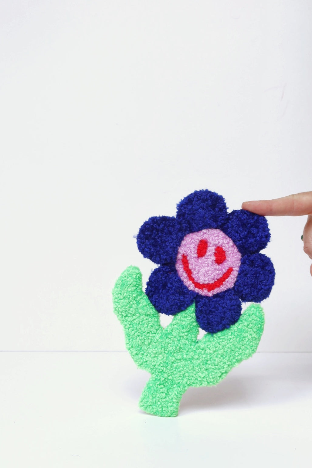 Stor Smiley Face Blomst - Blå, Lyserød & Lysegrøn Tekstilkunst