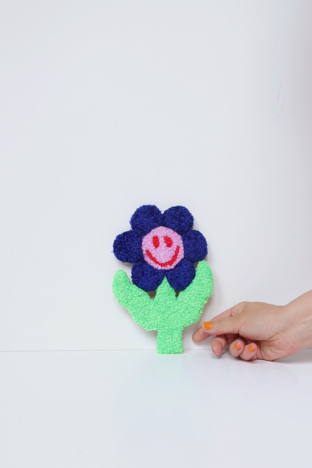 Stor Smiley Face Blomst - Blå, Lyserød & Lysegrøn Tekstilkunst
