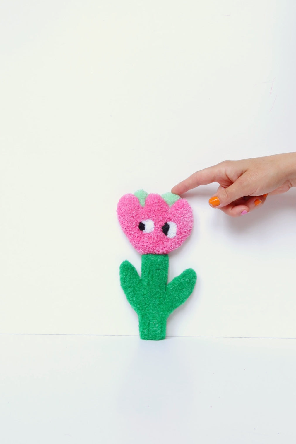 Blomst med Øjne - Lyserød & Grøn Tekstilkunst