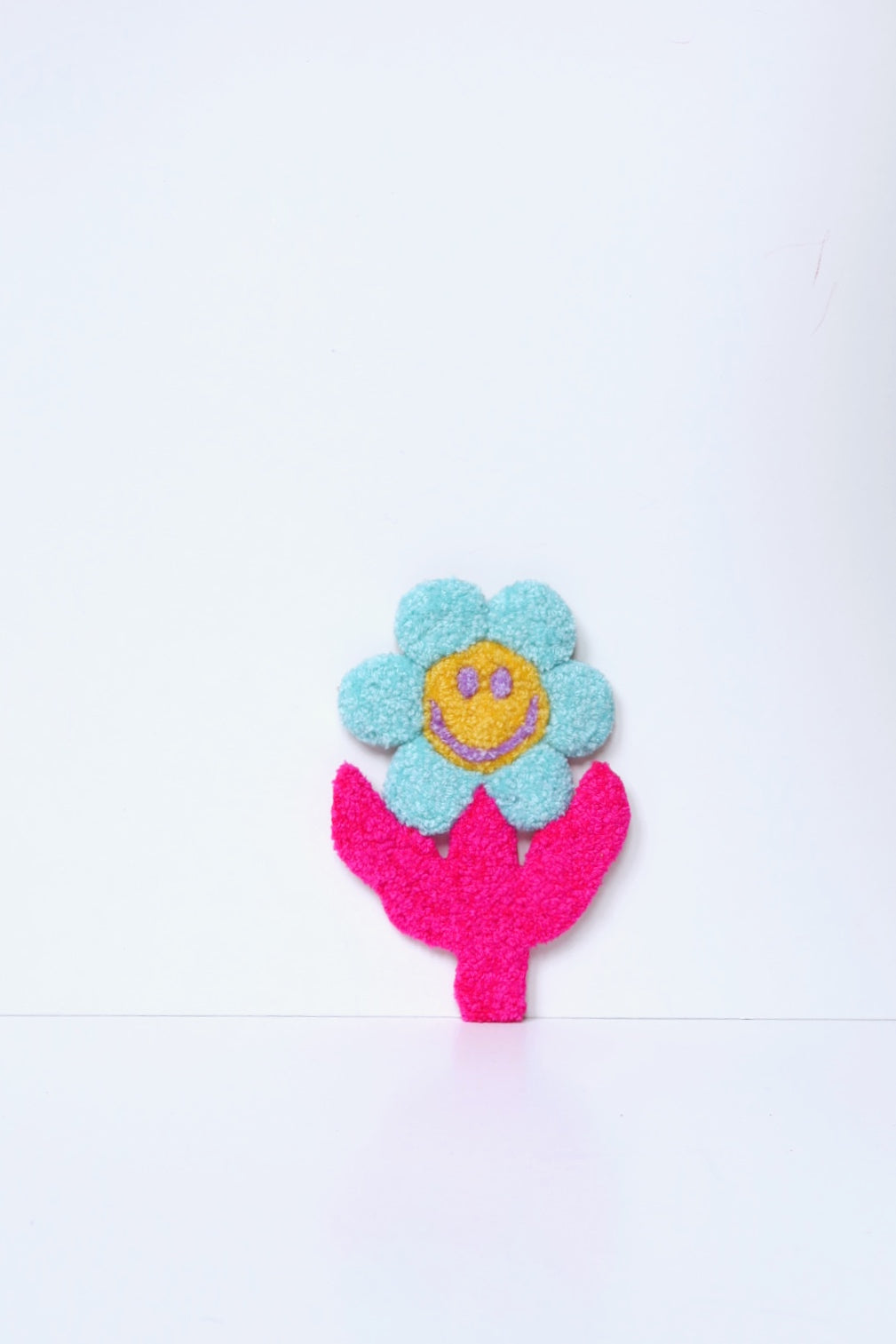 Stor Smiley Face Blomst - Lyseblå, Gul & Pink Tekstilkunst