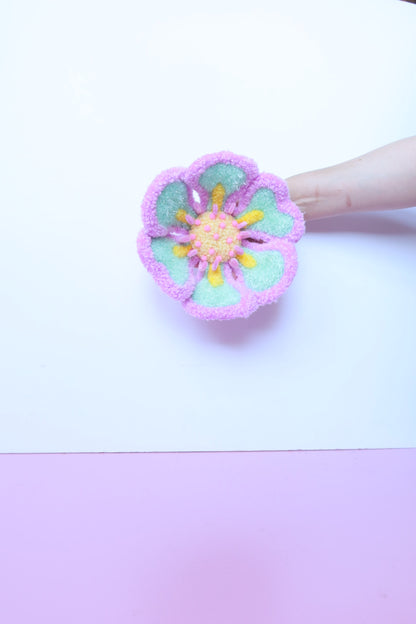 Mint, Lyserød & Gul Blomst Skulptur - Formbar Tekstilkunst
