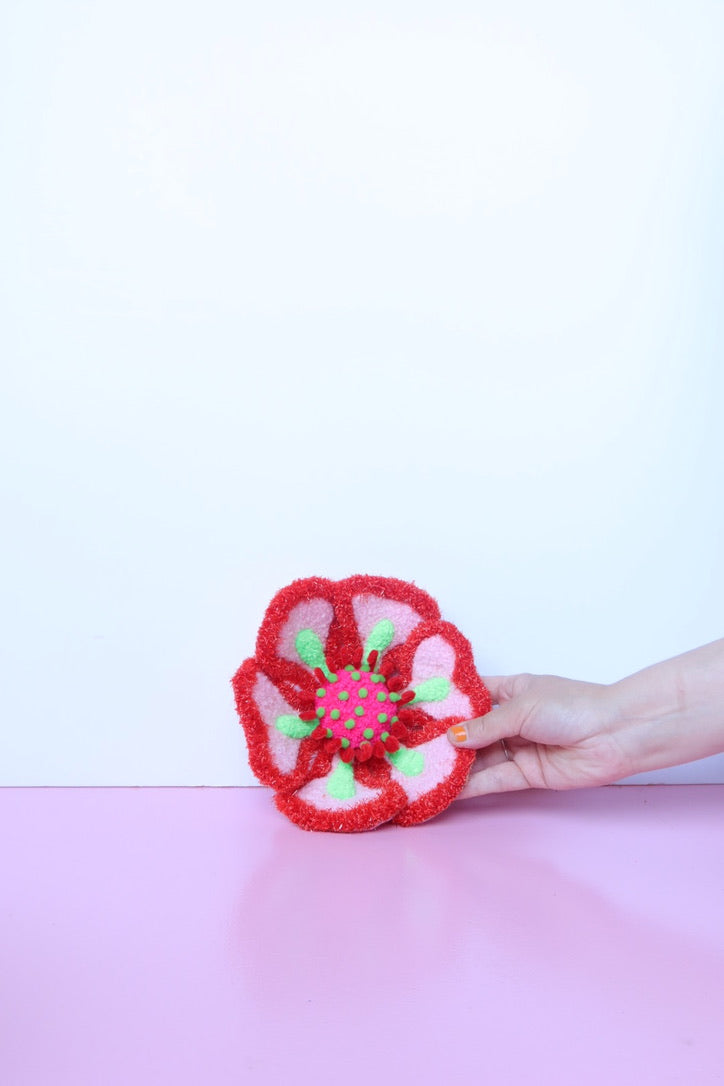 Lyserød, Rød & Grøn Blomst Skulptur - Formbar Tekstilkunst