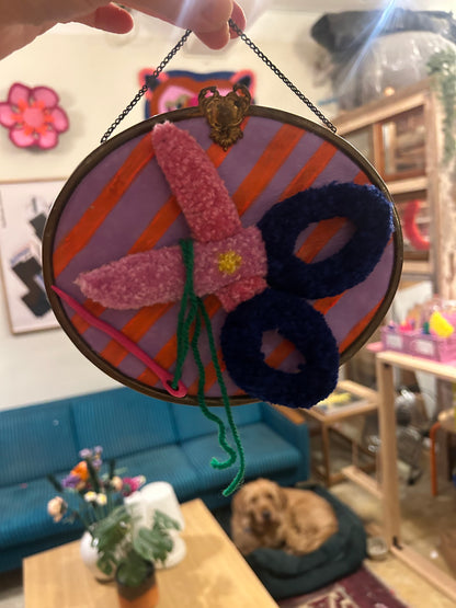 Hobby - Tufted Scissors in Vintage Metal Frame