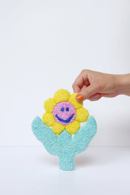 Smiley Face Blomst - Gul, Lyserød & Lyseblå Tekstilkunst