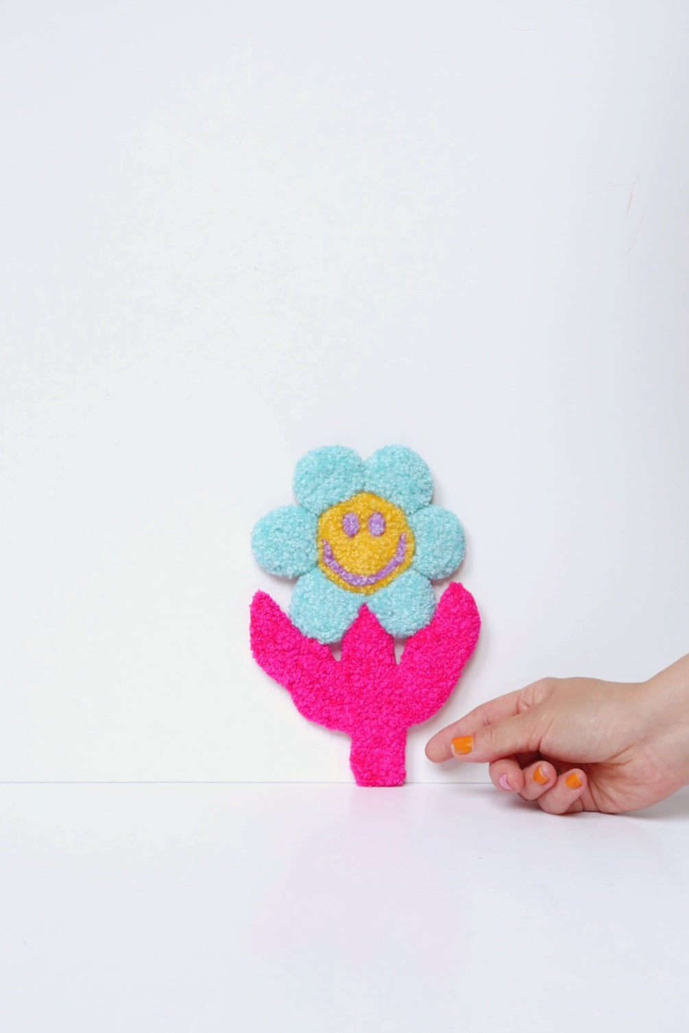 Stor Smiley Face Blomst - Lyseblå, Gul & Pink Tekstilkunst