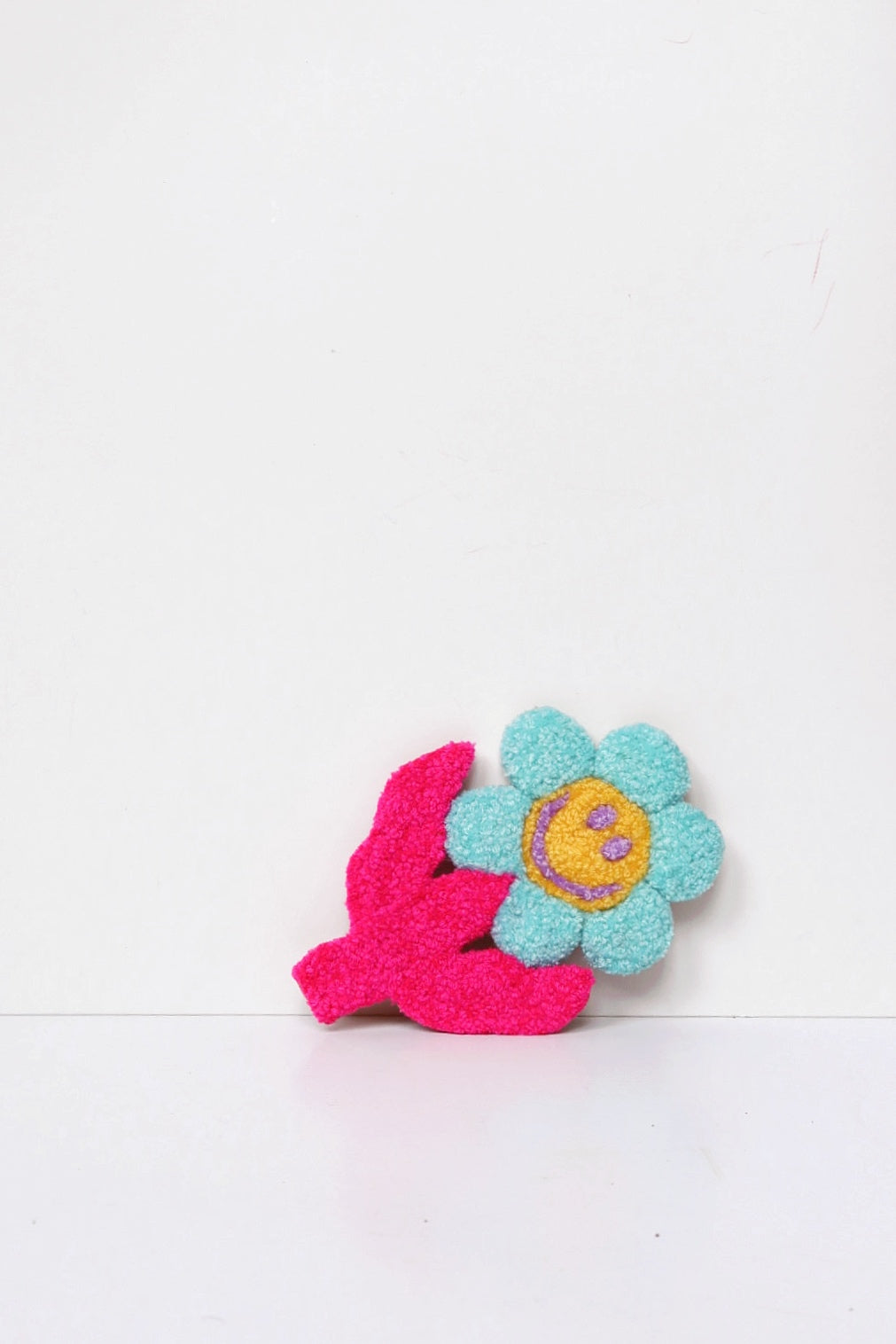 Stor Smiley Face Blomst - Lyseblå, Gul & Pink Tekstilkunst