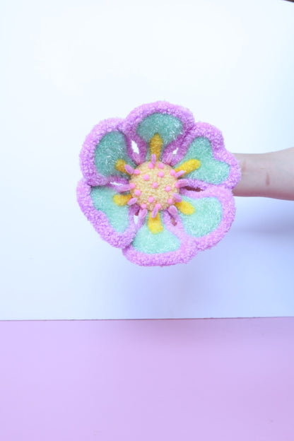 Mint, Lyserød & Gul Blomst Skulptur - Formbar Tekstilkunst