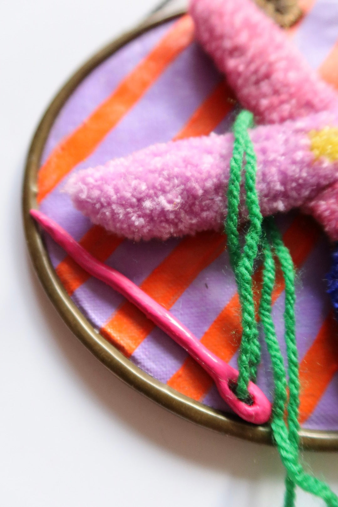 Hobby - Tufted Scissors in Vintage Metal Frame