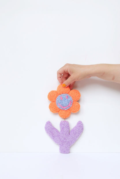 Stor Smiley Face Blomst - Orange, Lyseblå & Syren Tekstilkunst