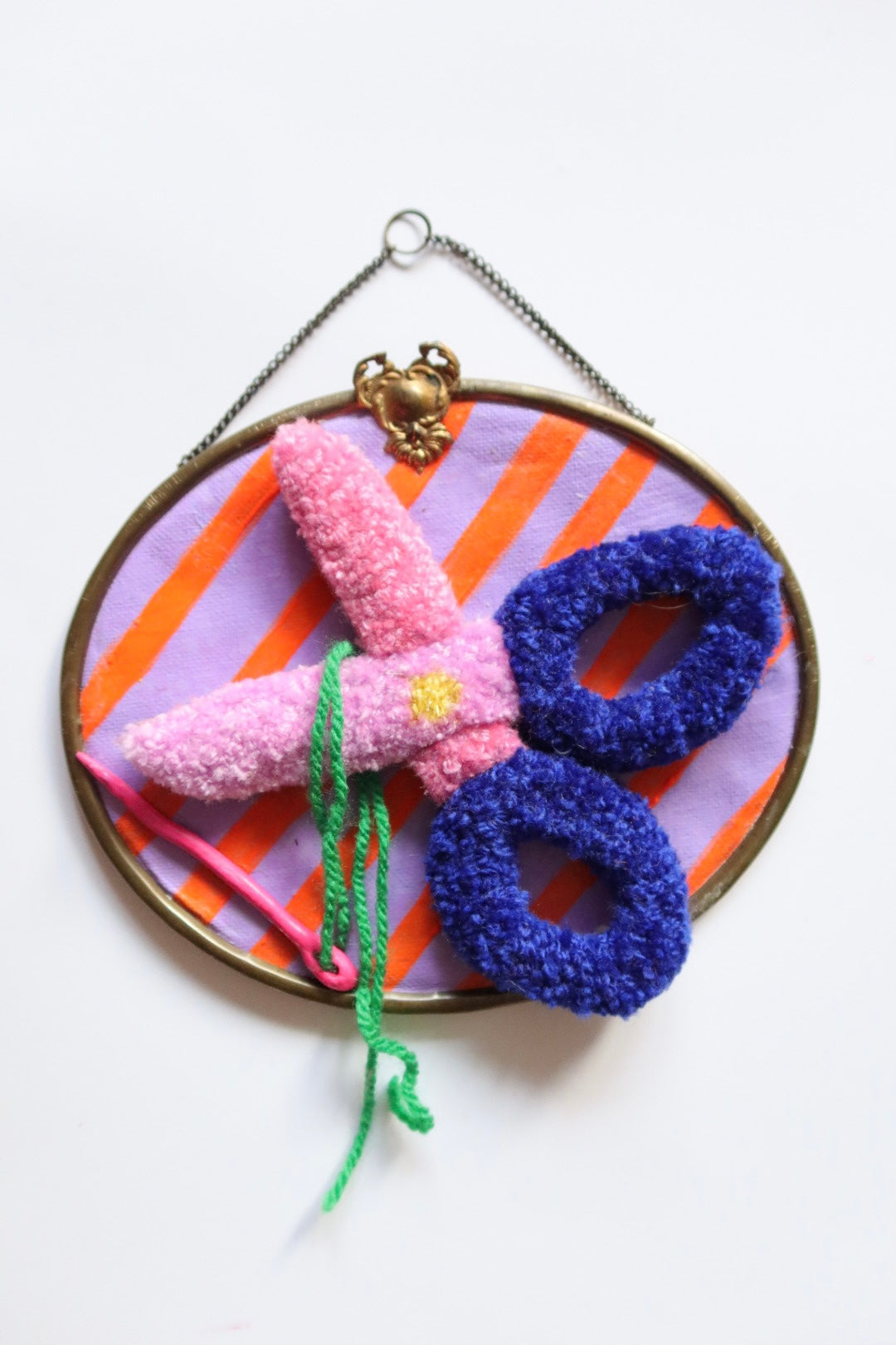 Hobby - Tufted Scissors in Vintage Metal Frame