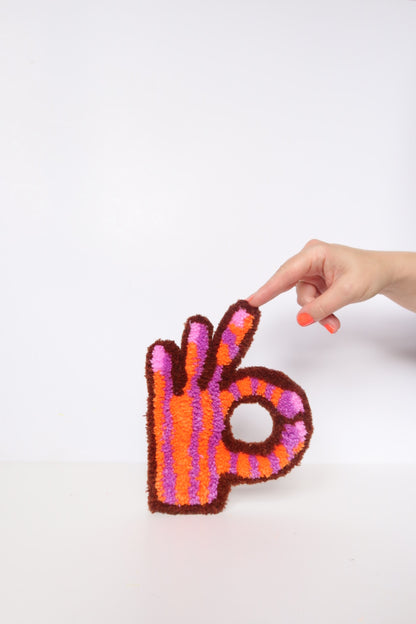 Det Bliver OK! - Orange, lilla & Brun Tekstilkunst