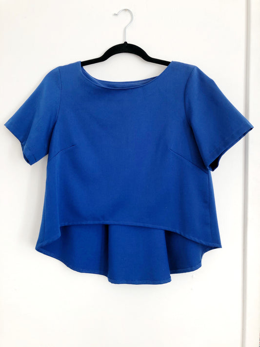 Unika blå bluse med læg (-60%)